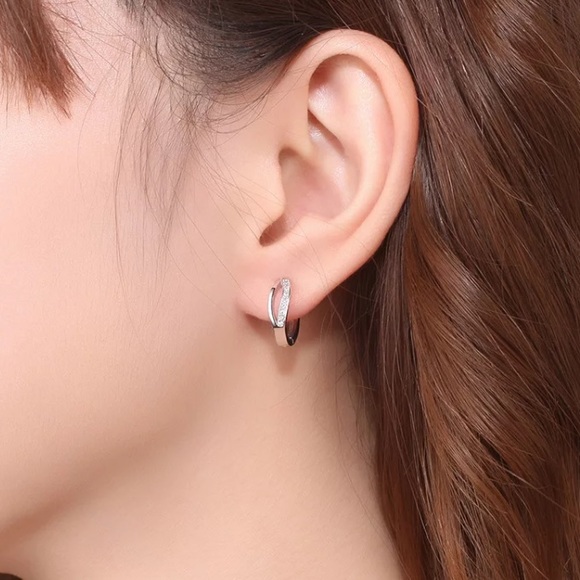 🌟 Sterling Silver 925 Huggie Hoop Diamond Earrings - Picture 4 of 4